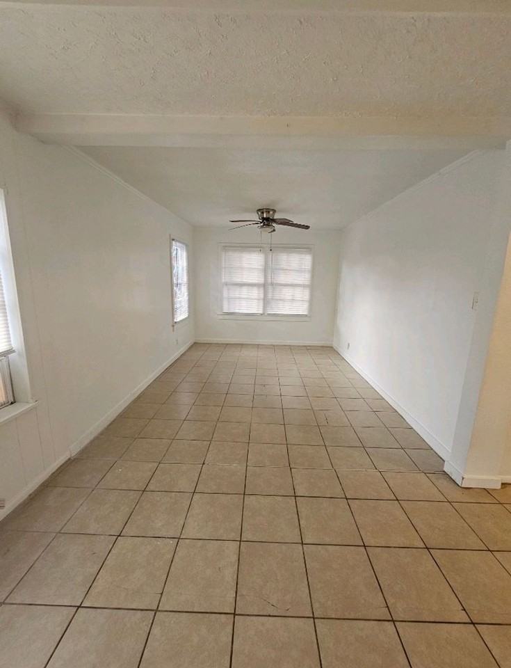 1707 Stanley Dr - Photo 3 of 7