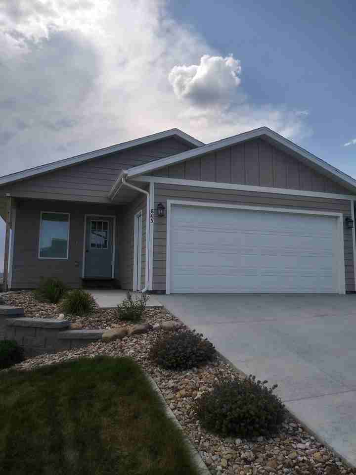 845 Diamond Ridge Blvd - Photo 2 of 18