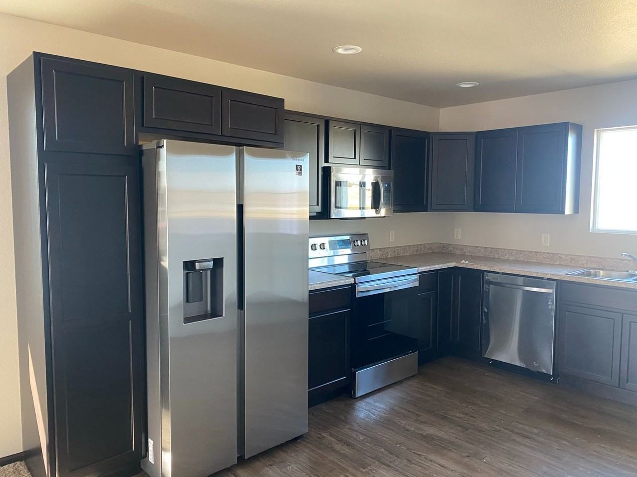 845 Diamond Ridge Blvd - Photo 4 of 18