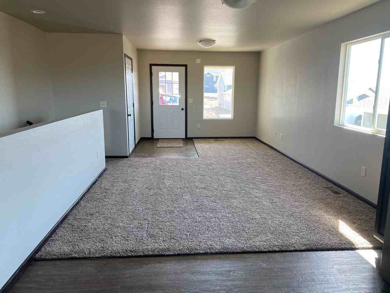 845 Diamond Ridge Blvd - Photo 6 of 18