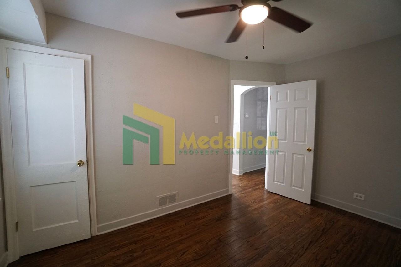 10123 S Crandon Ave - Photo 4 of 21