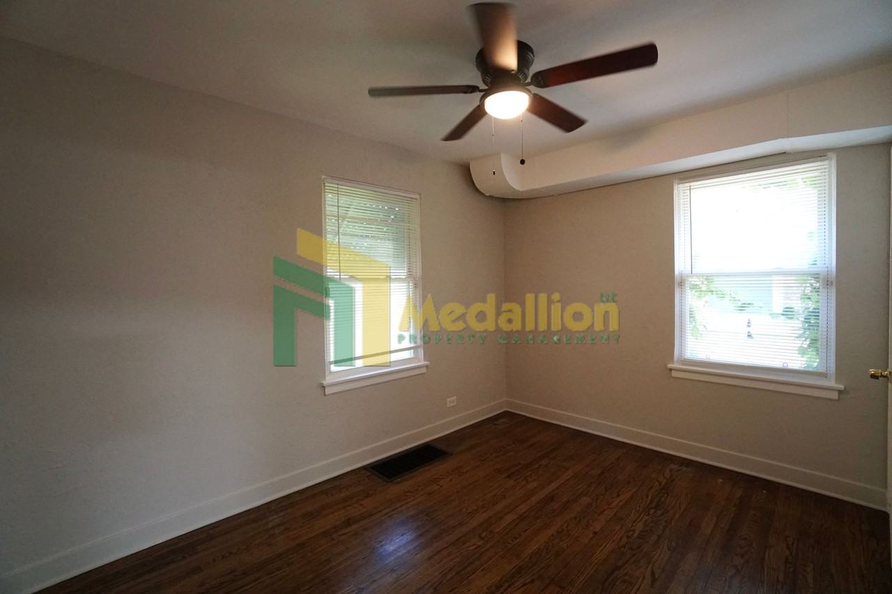 10123 S Crandon Ave - Photo 5 of 21