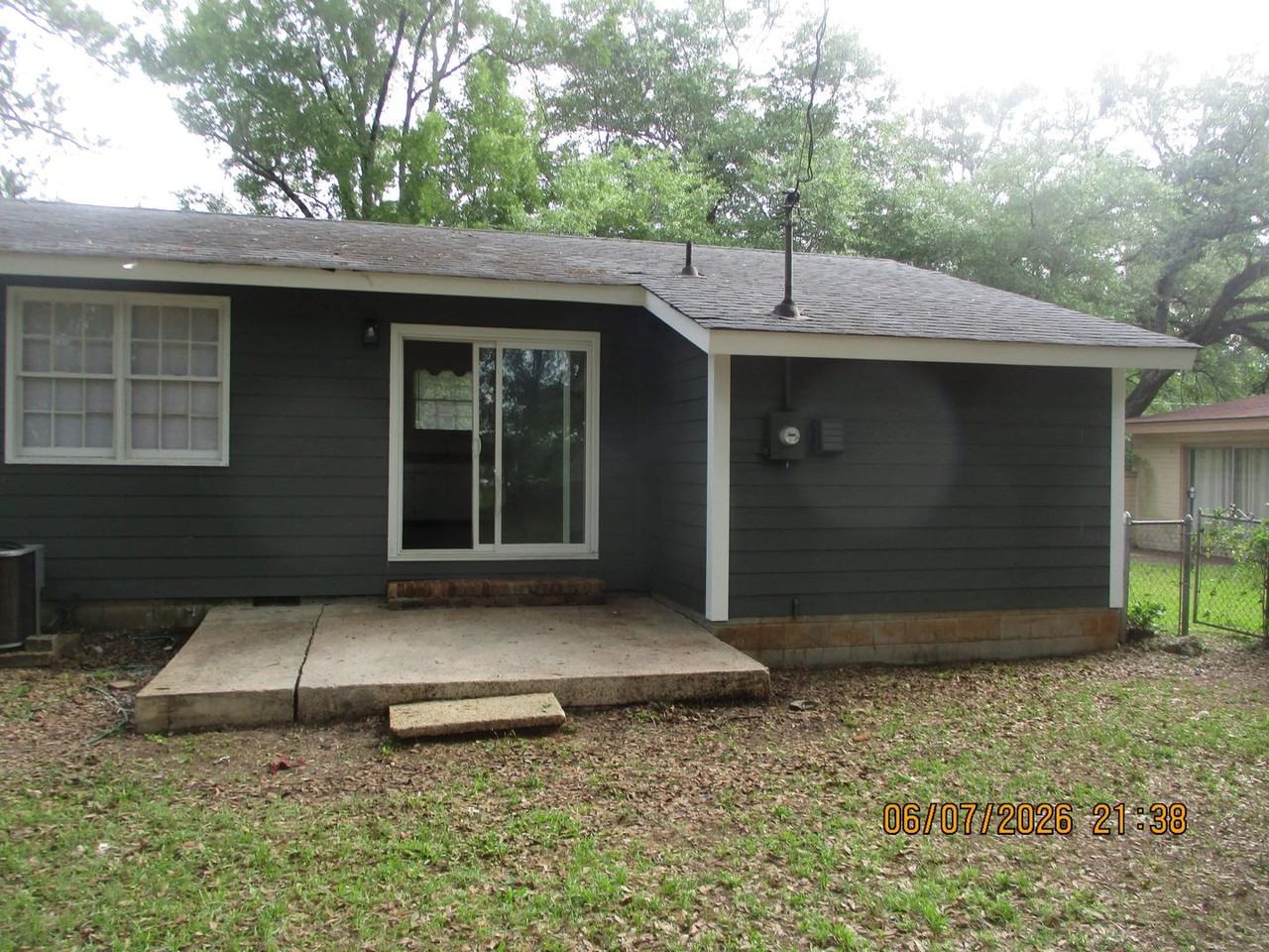 1118 Acker Dr - Photo 2 of 9