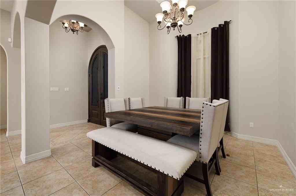 2612 Serrano St - Photo 5 of 28