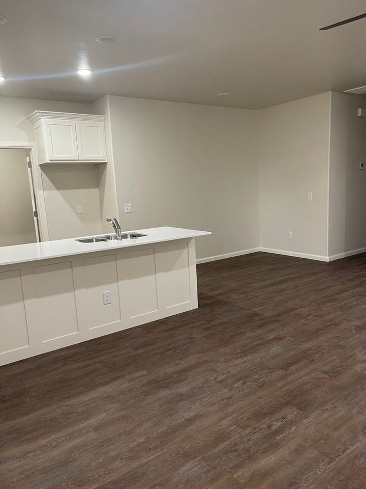 1313 Brooks Dr - Photo 3 of 23