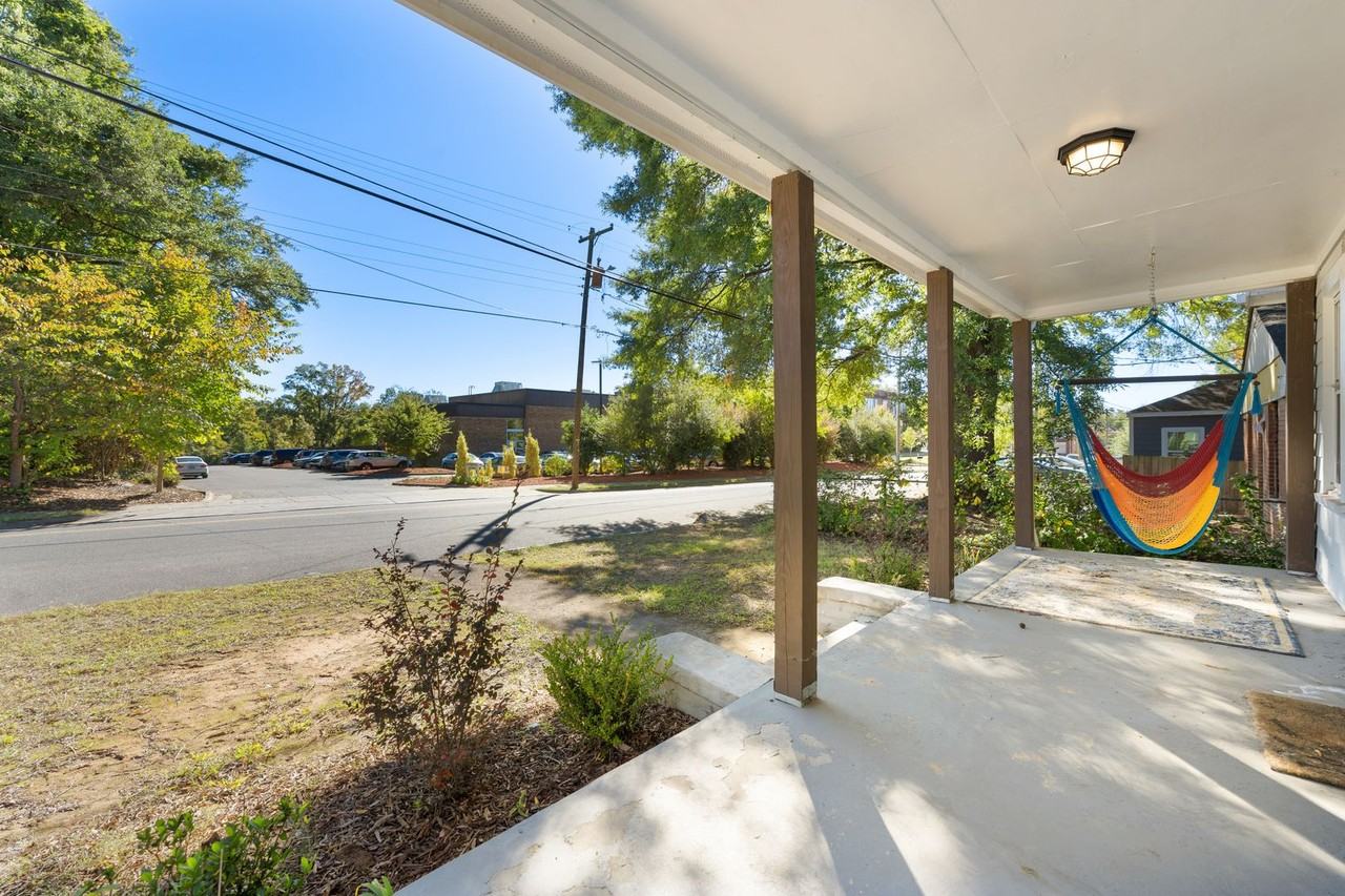 1007 N Hyde Park Ave - Photo 2 of 15