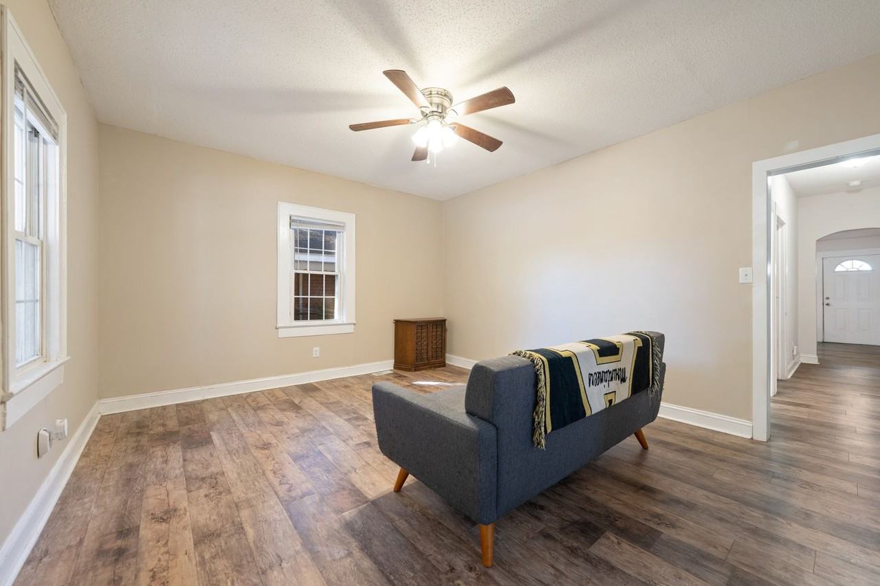 1007 N Hyde Park Ave - Photo 3 of 15