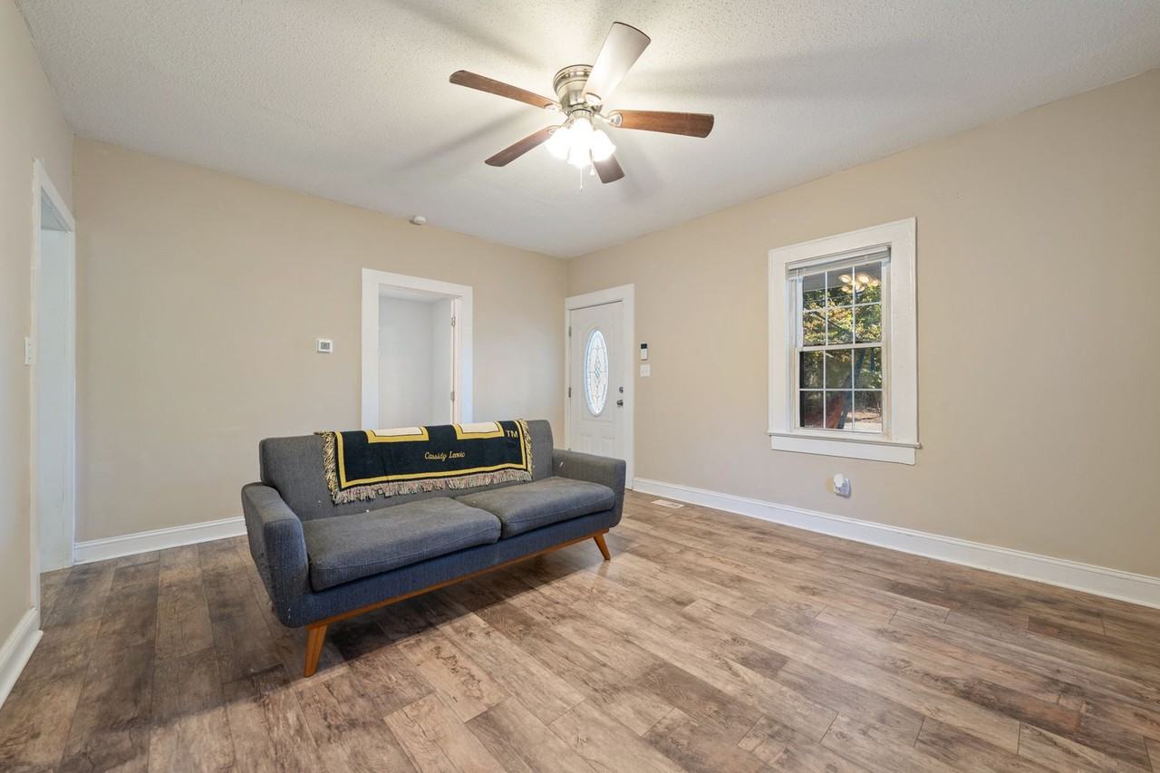 1007 N Hyde Park Ave - Photo 4 of 15