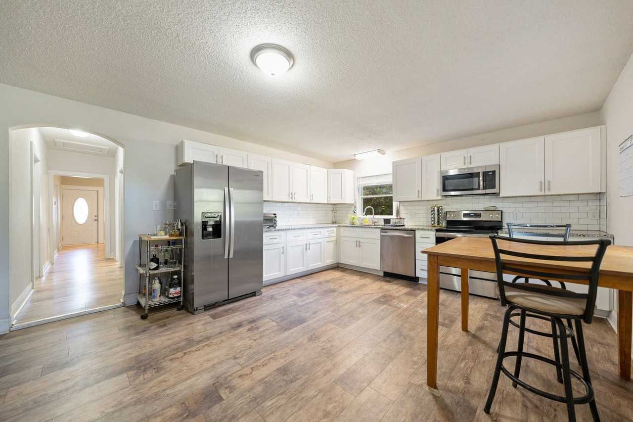1007 N Hyde Park Ave - Photo 5 of 15