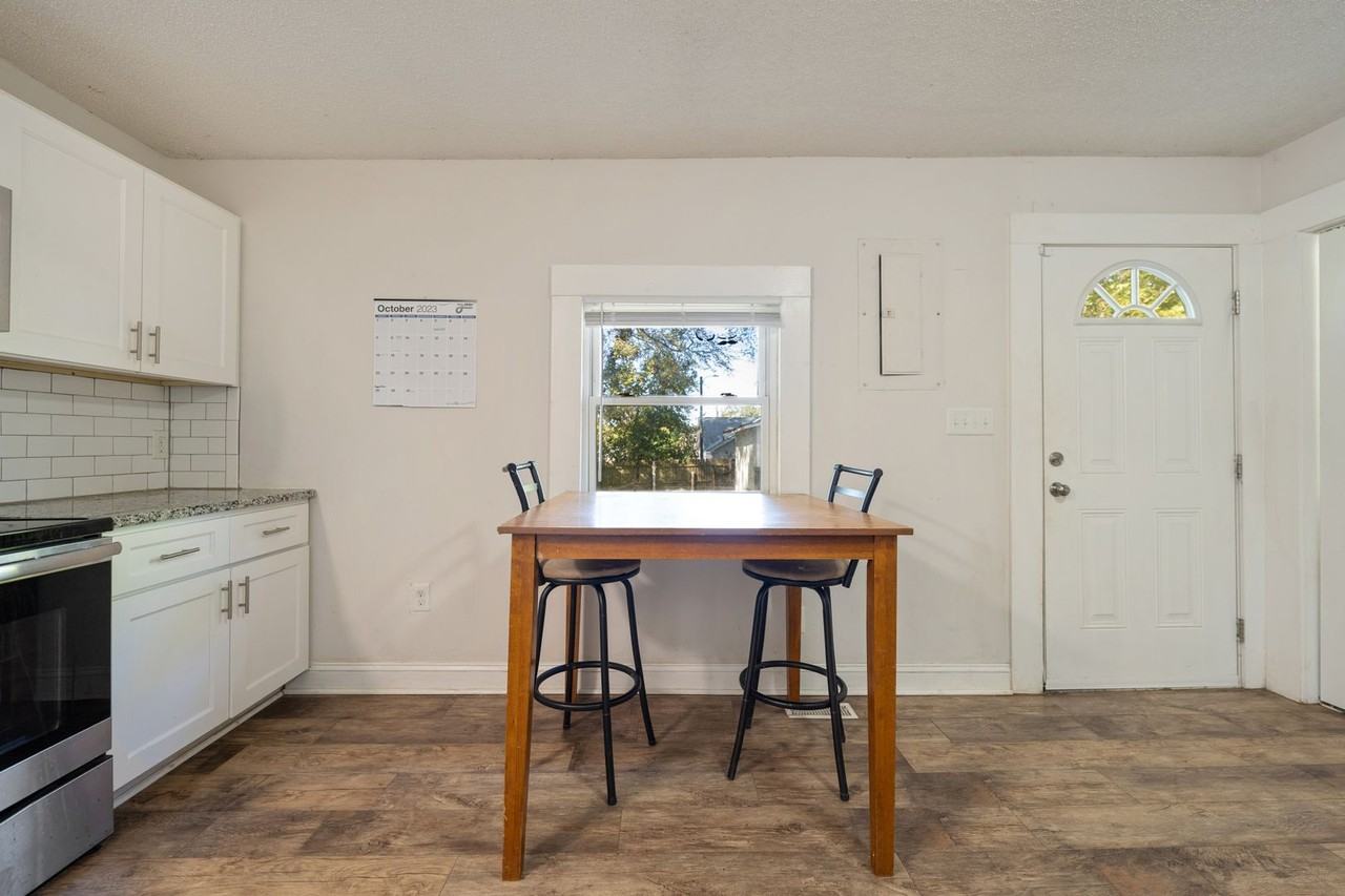 1007 N Hyde Park Ave - Photo 7 of 15