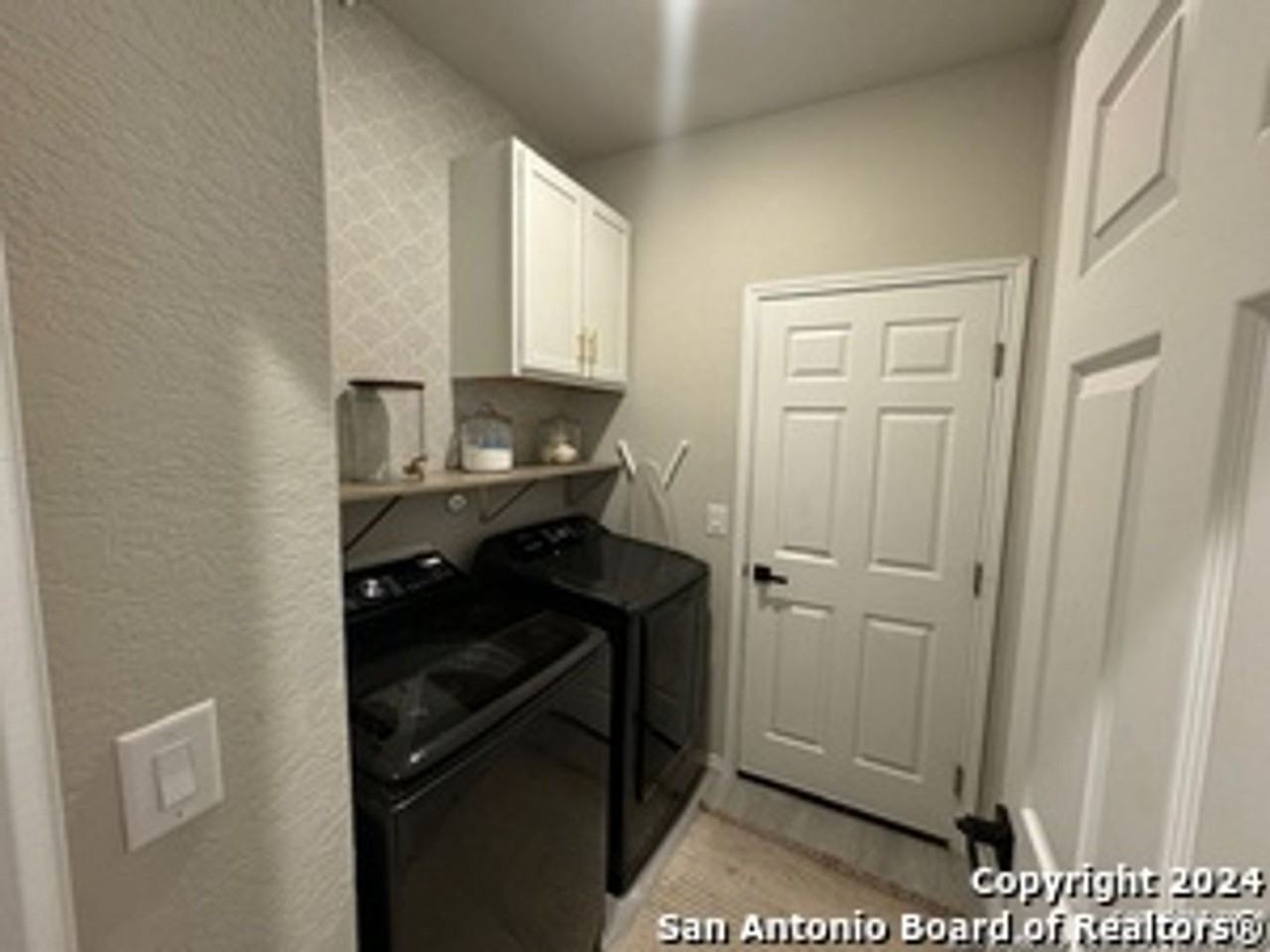10419 Buescher Ln - Photo 4 of 6