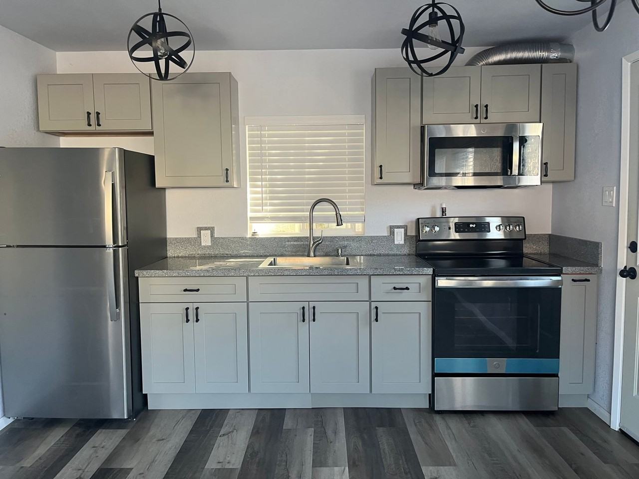 436 Hobson St - Photo 6 of 18