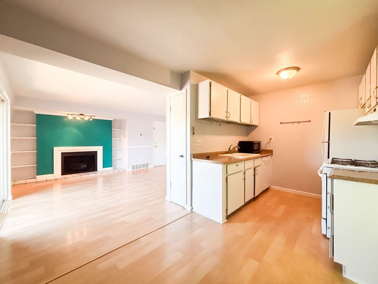 5440 S Willow Ln #E - Photo 5 of 16