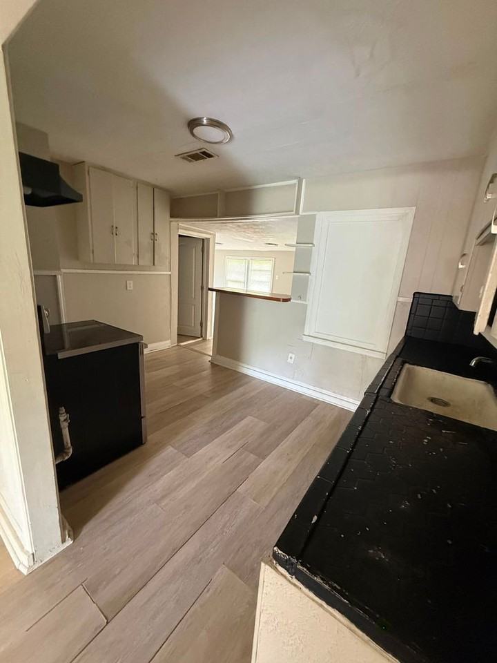 4450 Dallas St - Photo 2 of 7