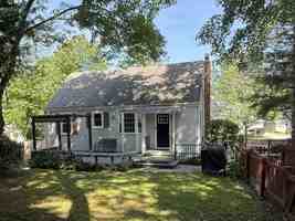 featured image of 10831 Crest St