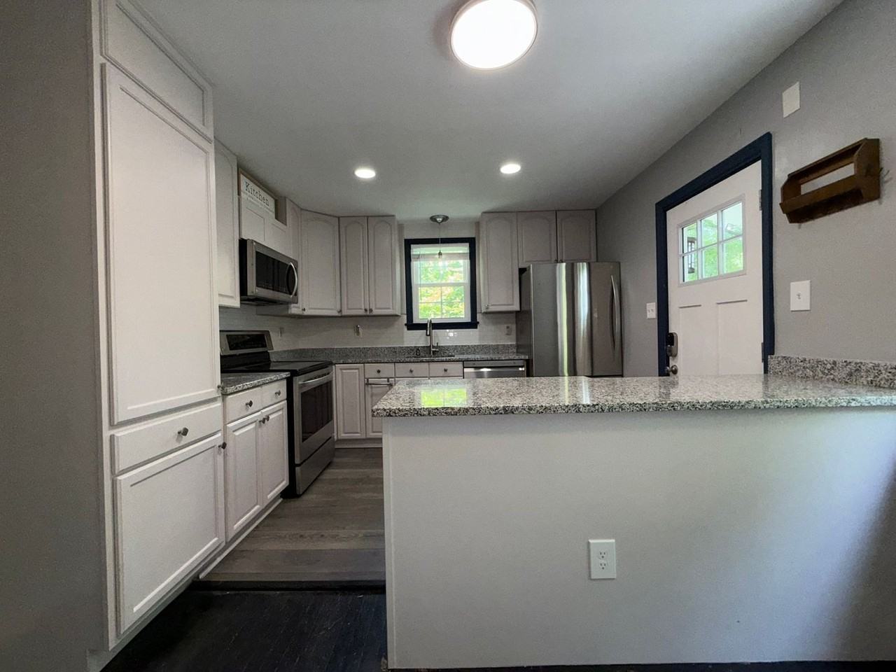 10831 Crest St - Photo 2 of 11