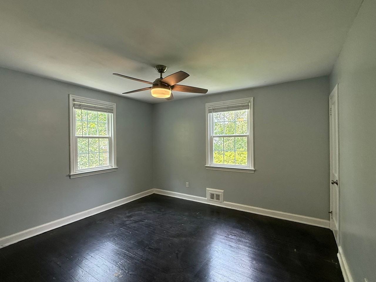 10831 Crest St - Photo 5 of 11