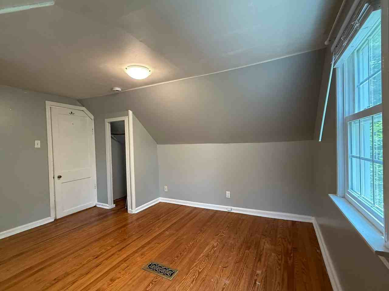 10831 Crest St - Photo 7 of 11