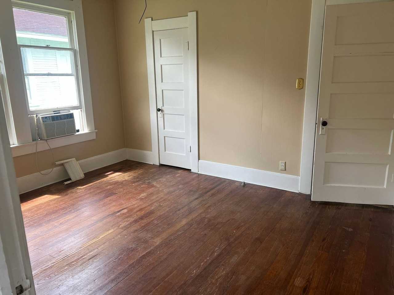 285 Adams St - Photo 5 of 12