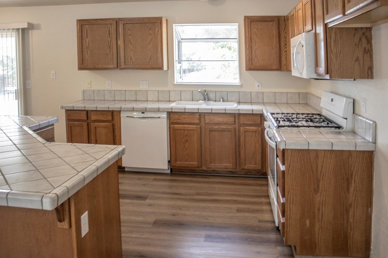 1170 Longspur Way - Photo 7 of 31
