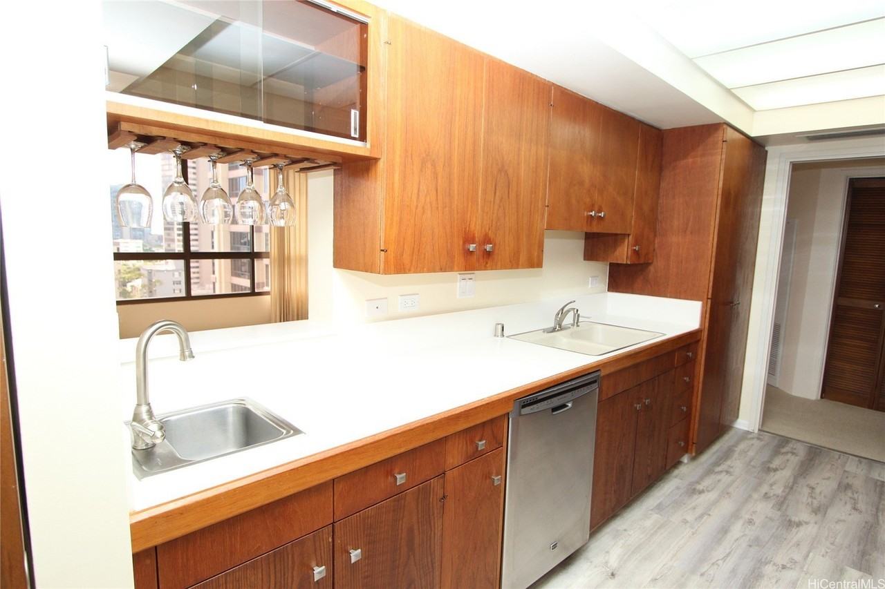 1050 Lunalilo St - Photo 4 of 18