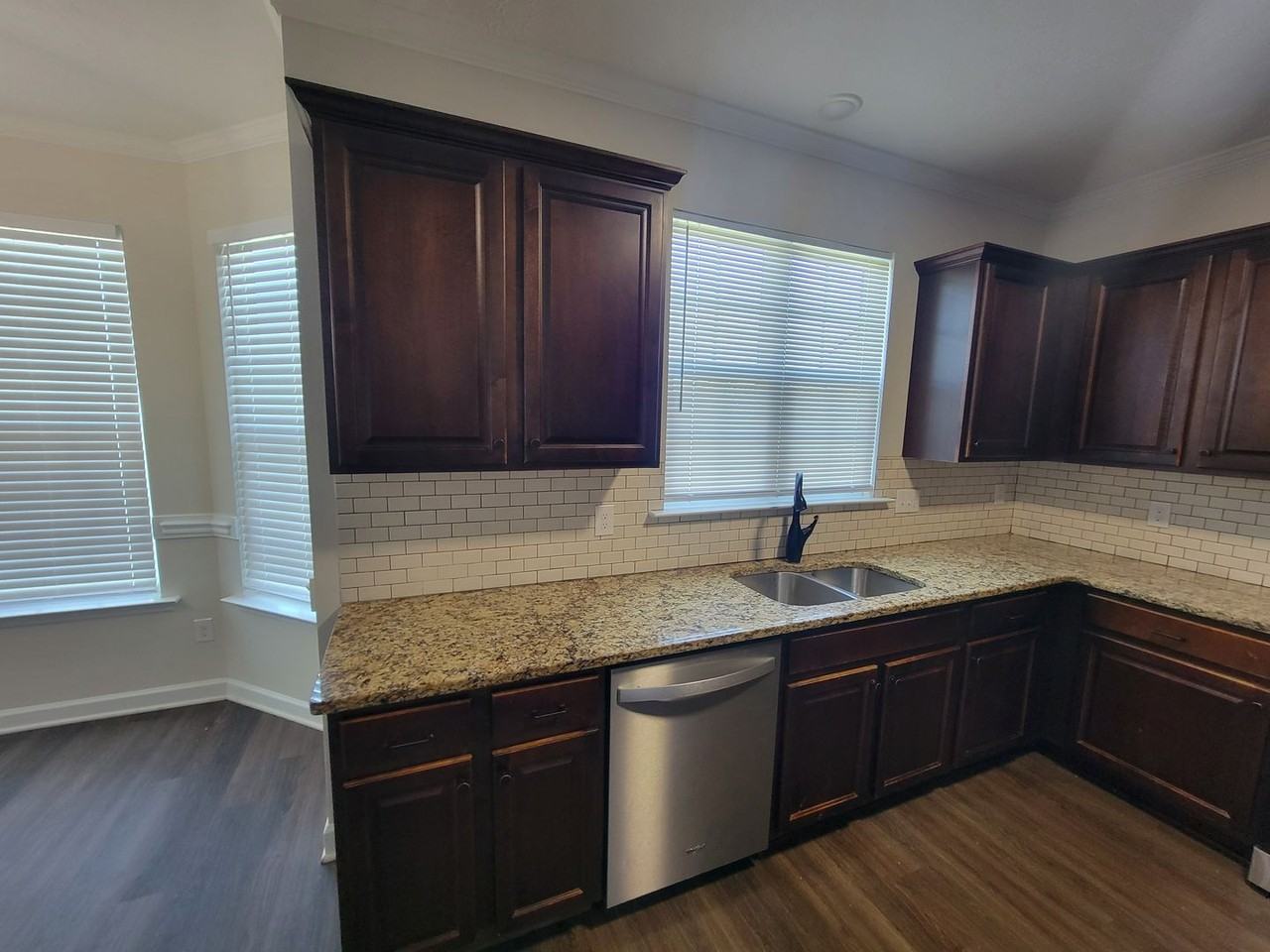6026 Clifford St - Photo 6 of 29