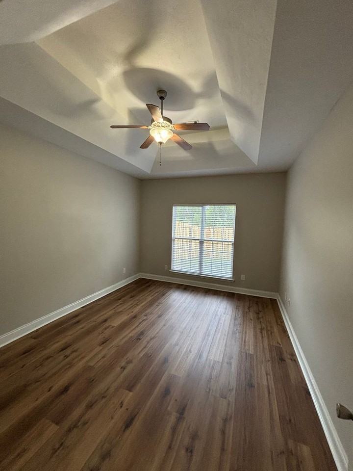 333 High Meadows Pl - Photo 5 of 11
