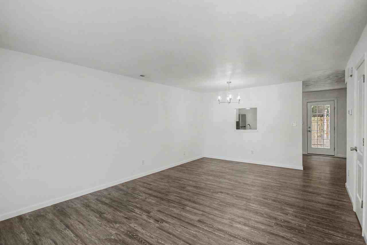 4327 Lacy Cove Ln - Photo 2 of 16