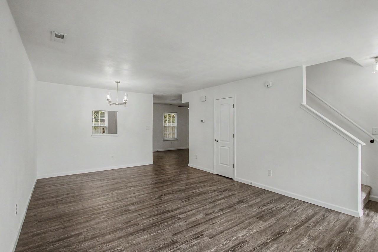 4327 Lacy Cove Ln - Photo 3 of 16