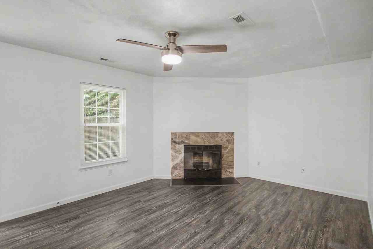 4327 Lacy Cove Ln - Photo 4 of 16