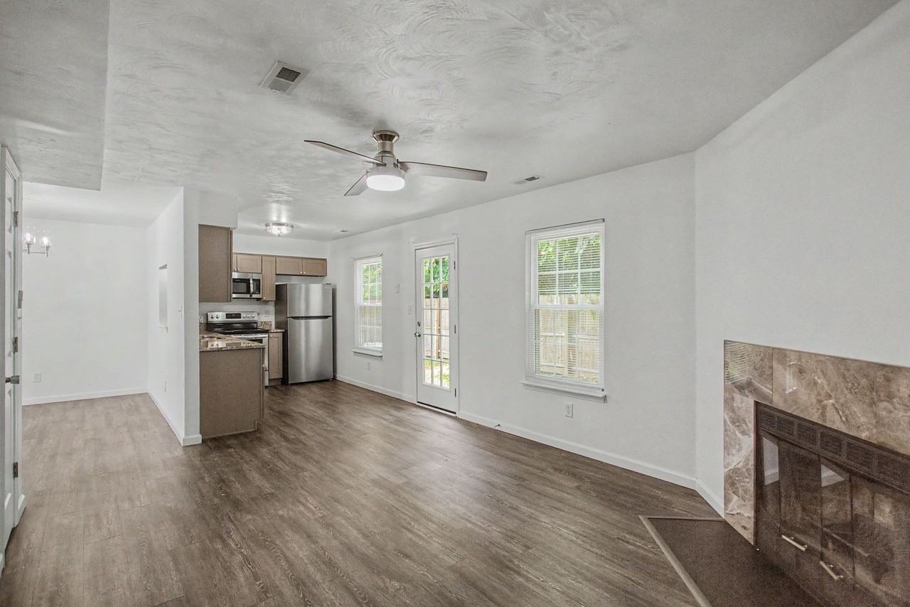 4327 Lacy Cove Ln - Photo 5 of 16