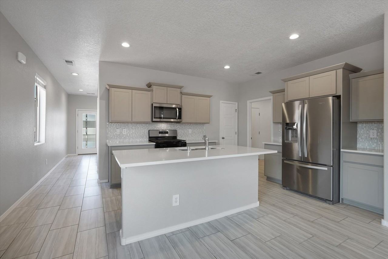3205 Tazanita Loop Se - Photo 7 of 39