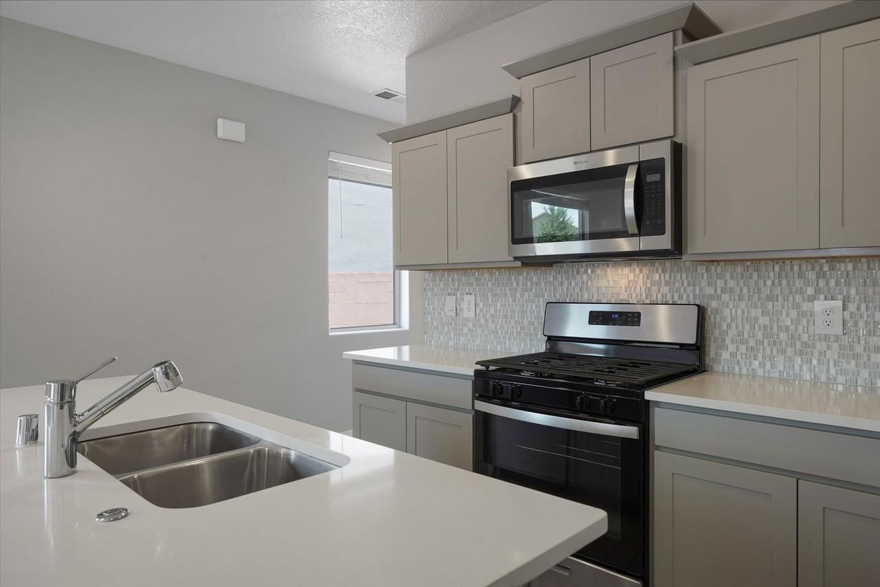 3205 Tazanita Loop Se - Photo 7 of 40