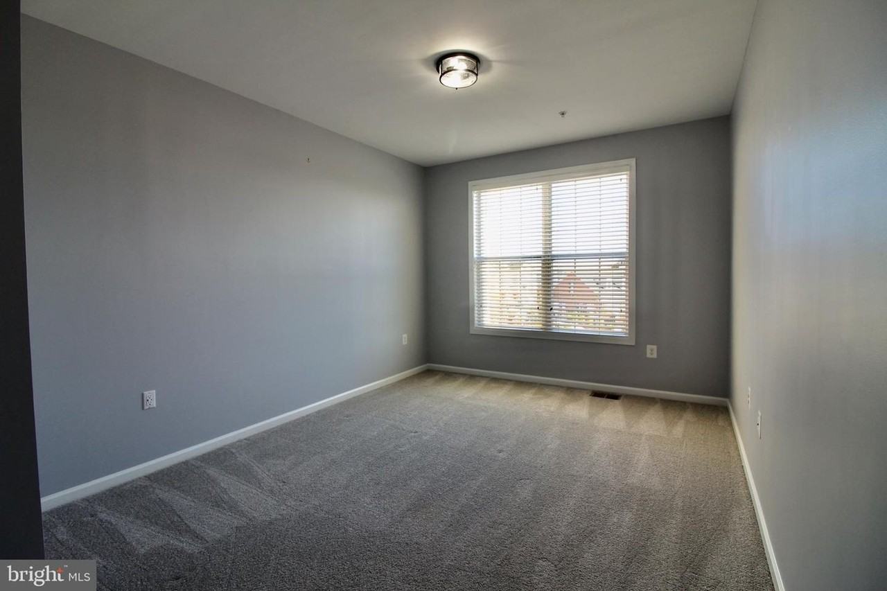 23315 Milltown Knoll Sq - Photo 5 of 17