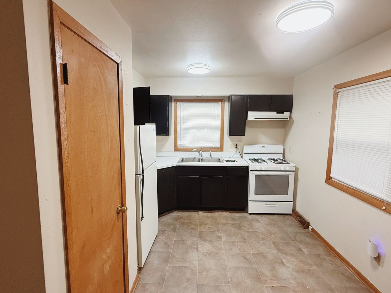 1227 East Ave S - Photo 2 of 6