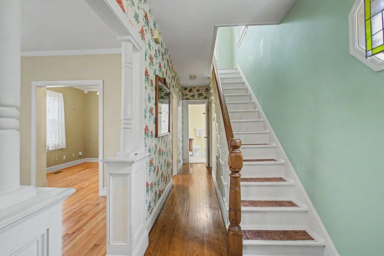 234 Washington St - Photo 3 of 17