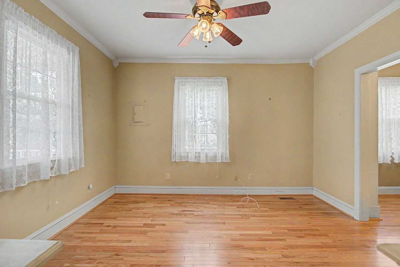 234 Washington St - Photo 5 of 17