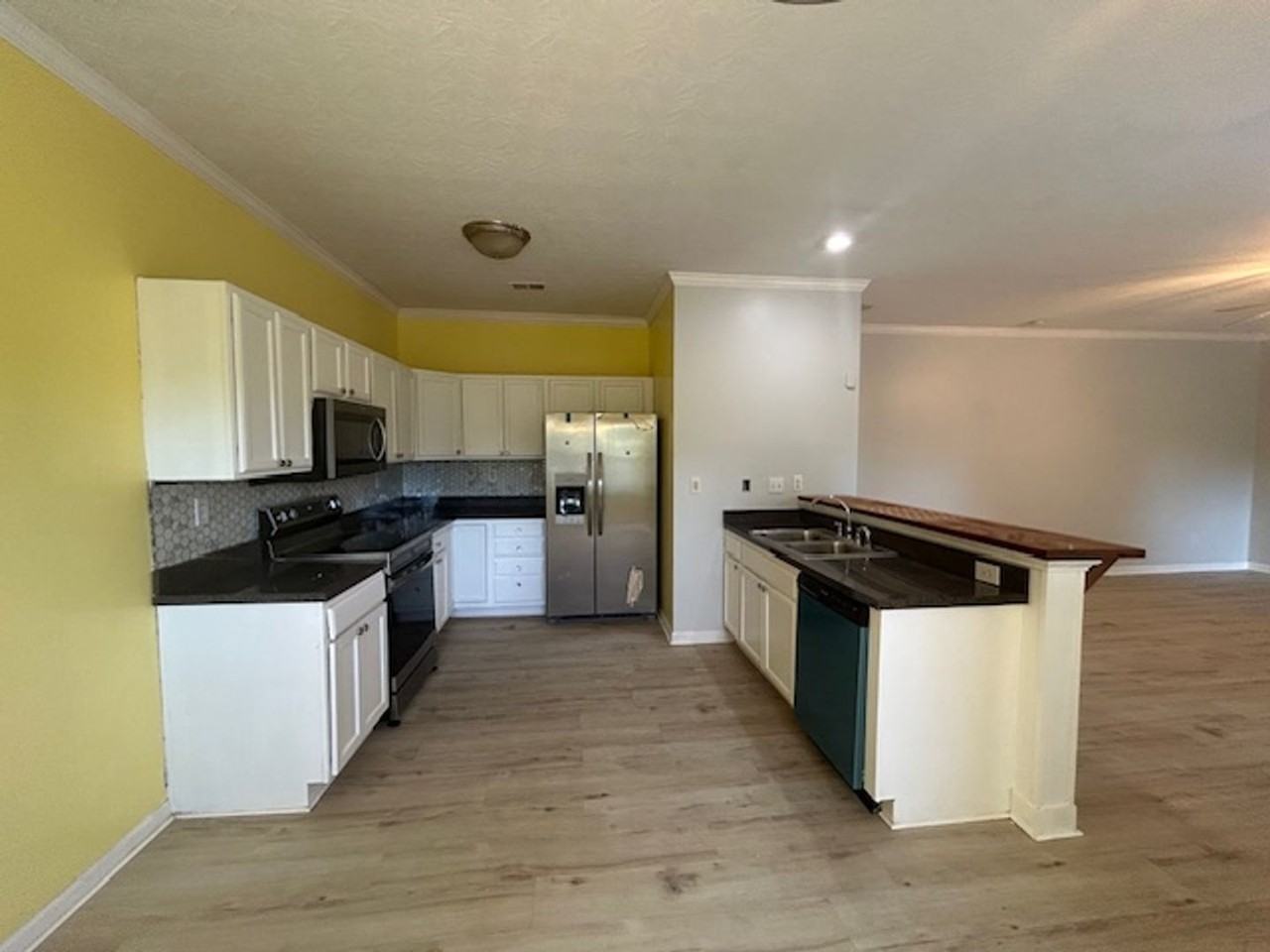 2709 Michelle Park - Photo 4 of 27