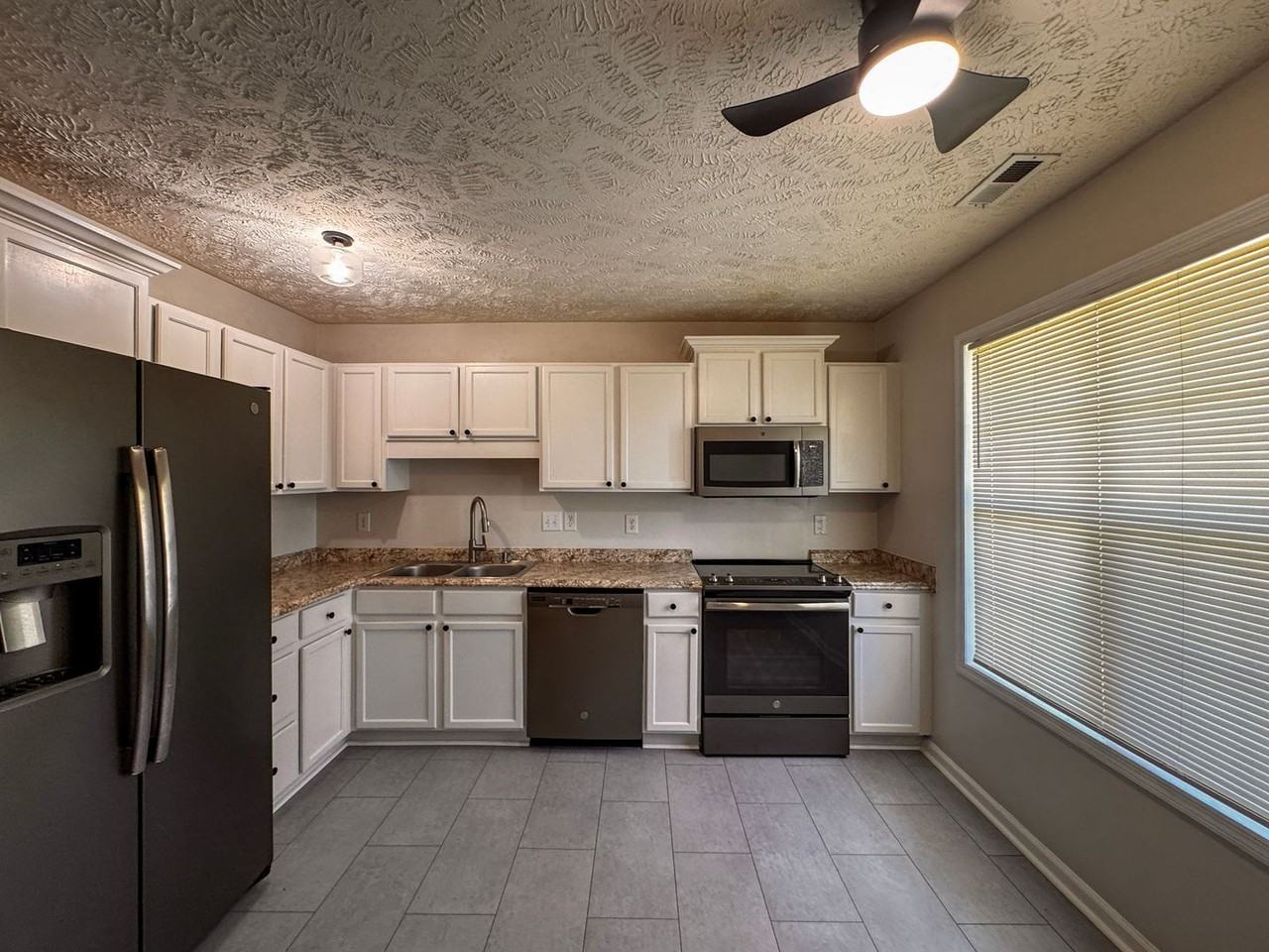197 Brandywood Ct - Photo 3 of 18