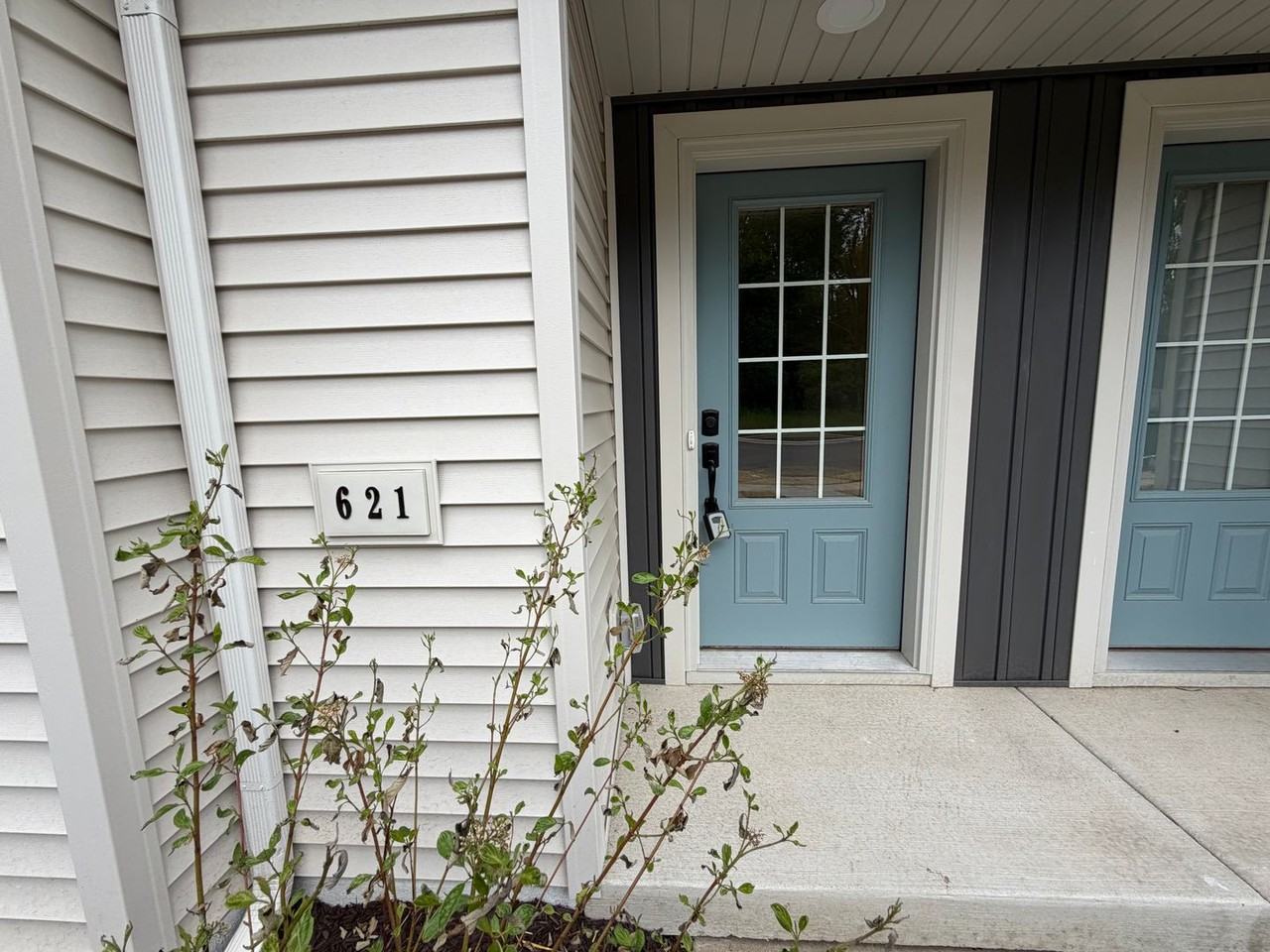 621 Schewe Rd - Photo 2 of 30