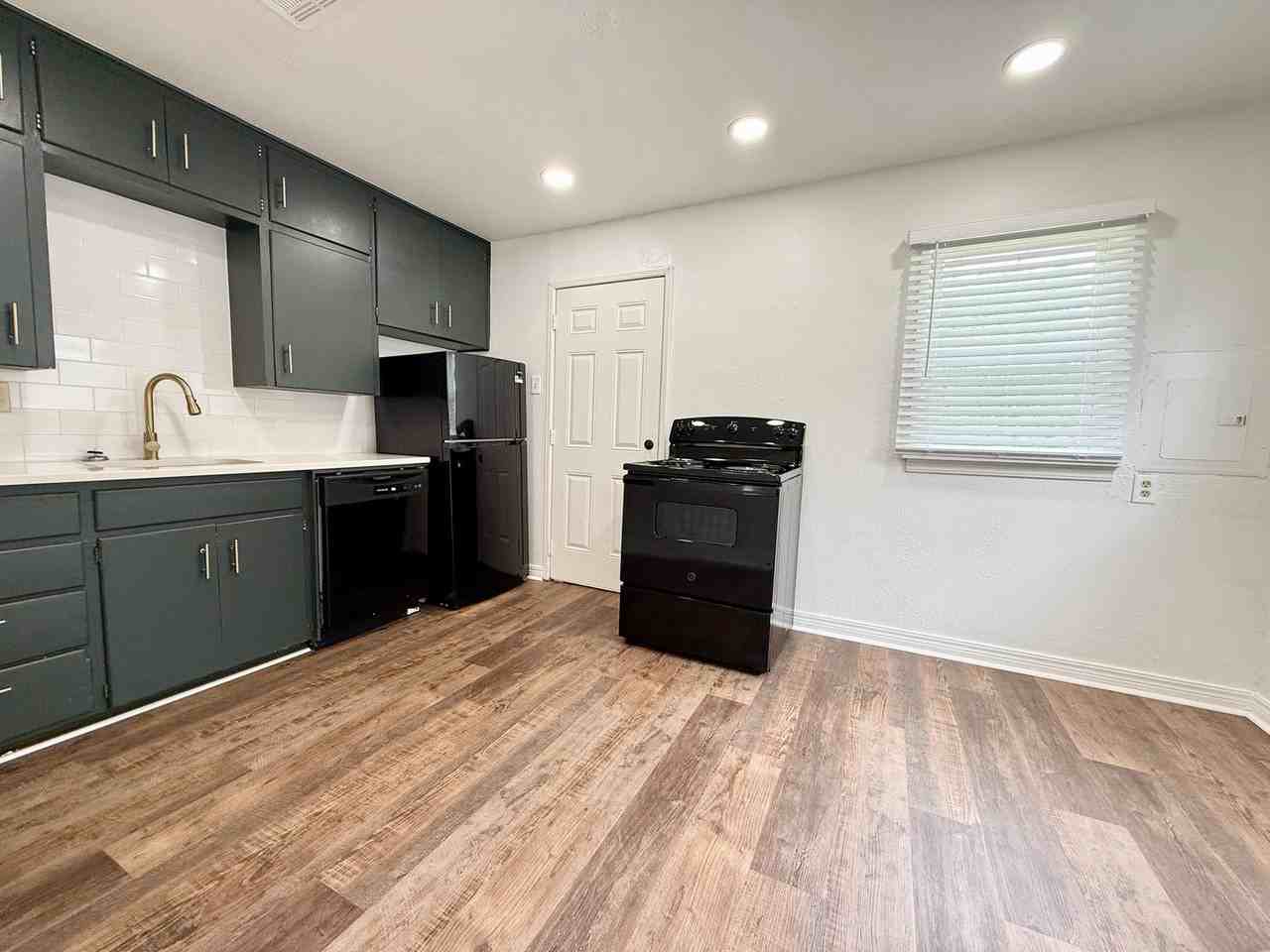 602 Tiffin Ave - Photo 5 of 14