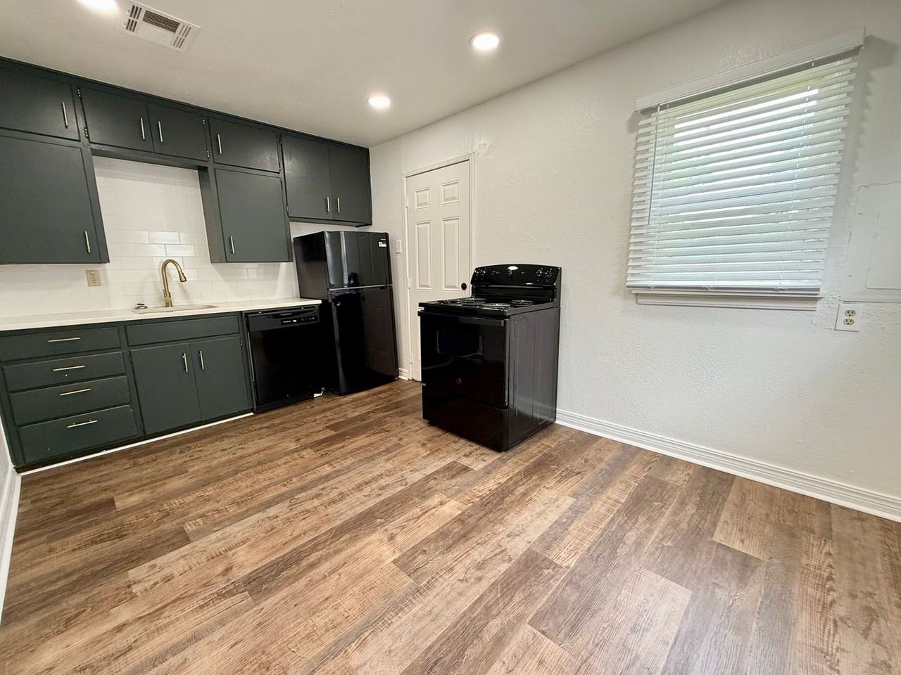 602 Tiffin Ave - Photo 7 of 14
