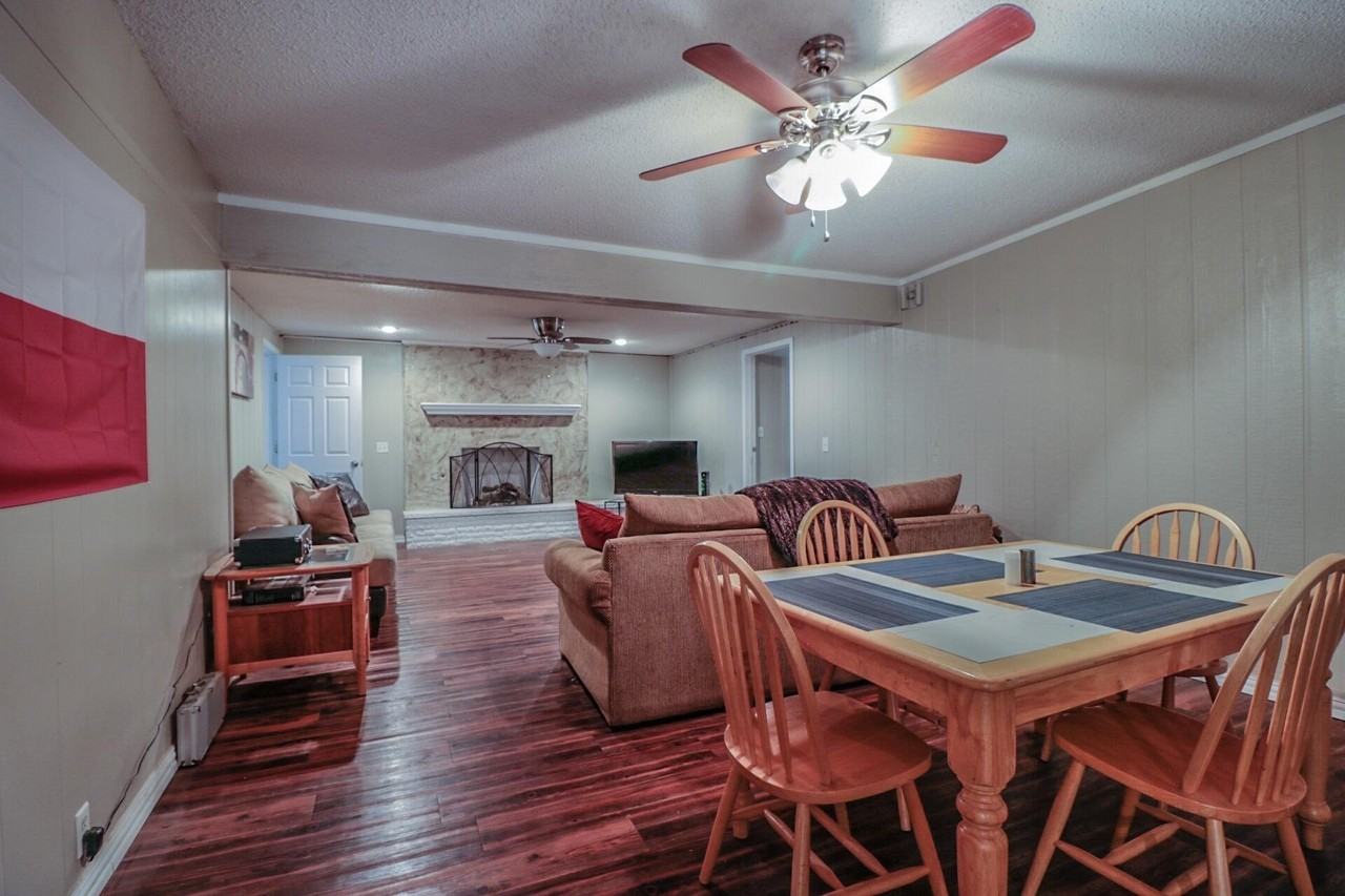 2837 66th St - Photo 4 of 10