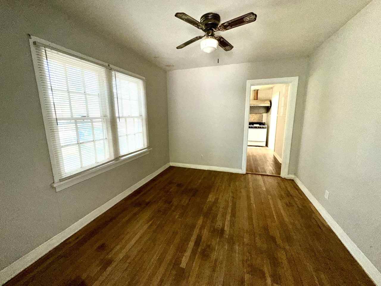 3012 22nd St - Photo 4 of 11
