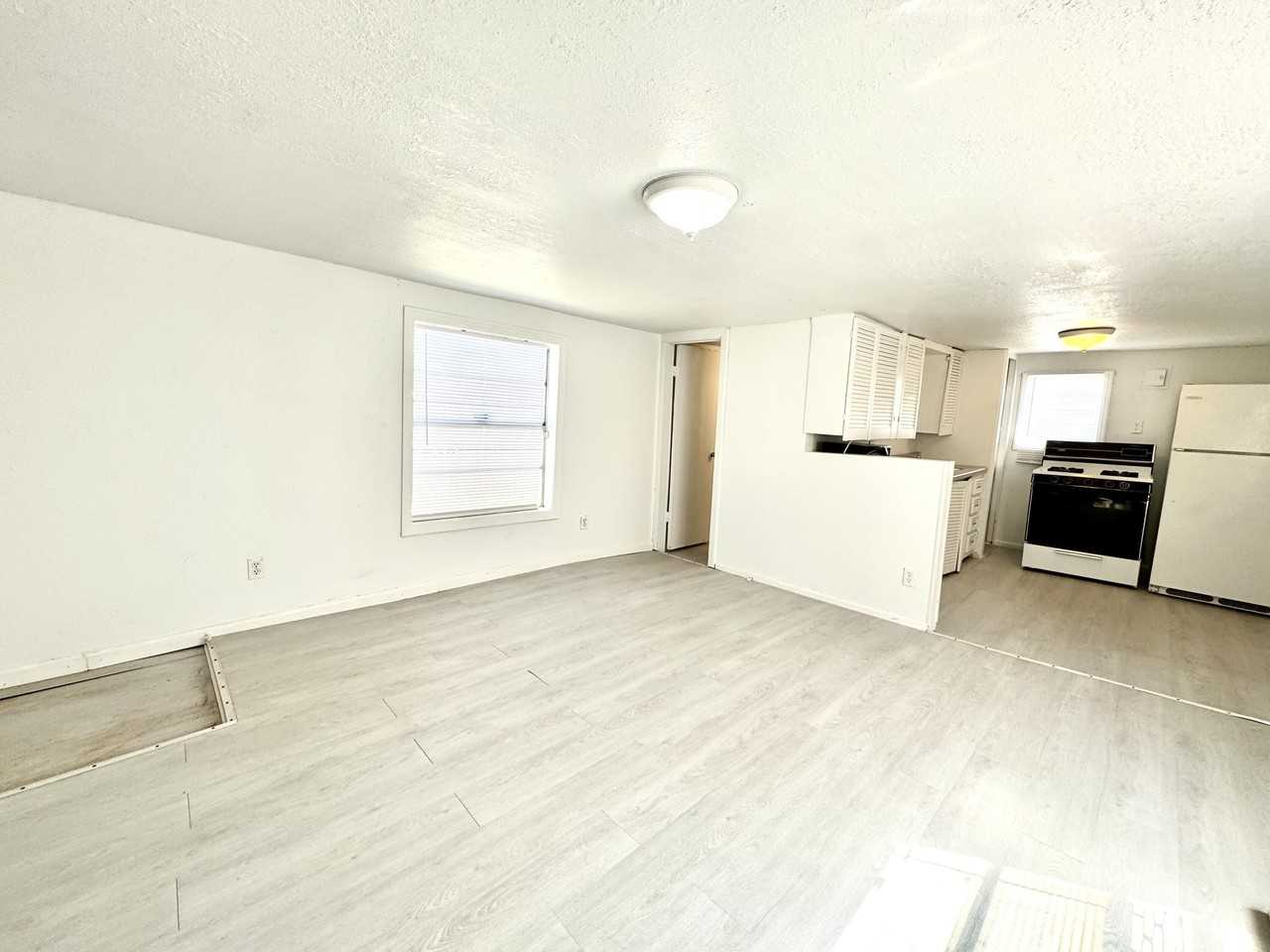 2305 27th St #REAR - Photo 2 of 8