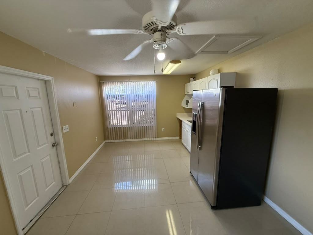 709 Orchid Dr #B - Photo 3 of 30