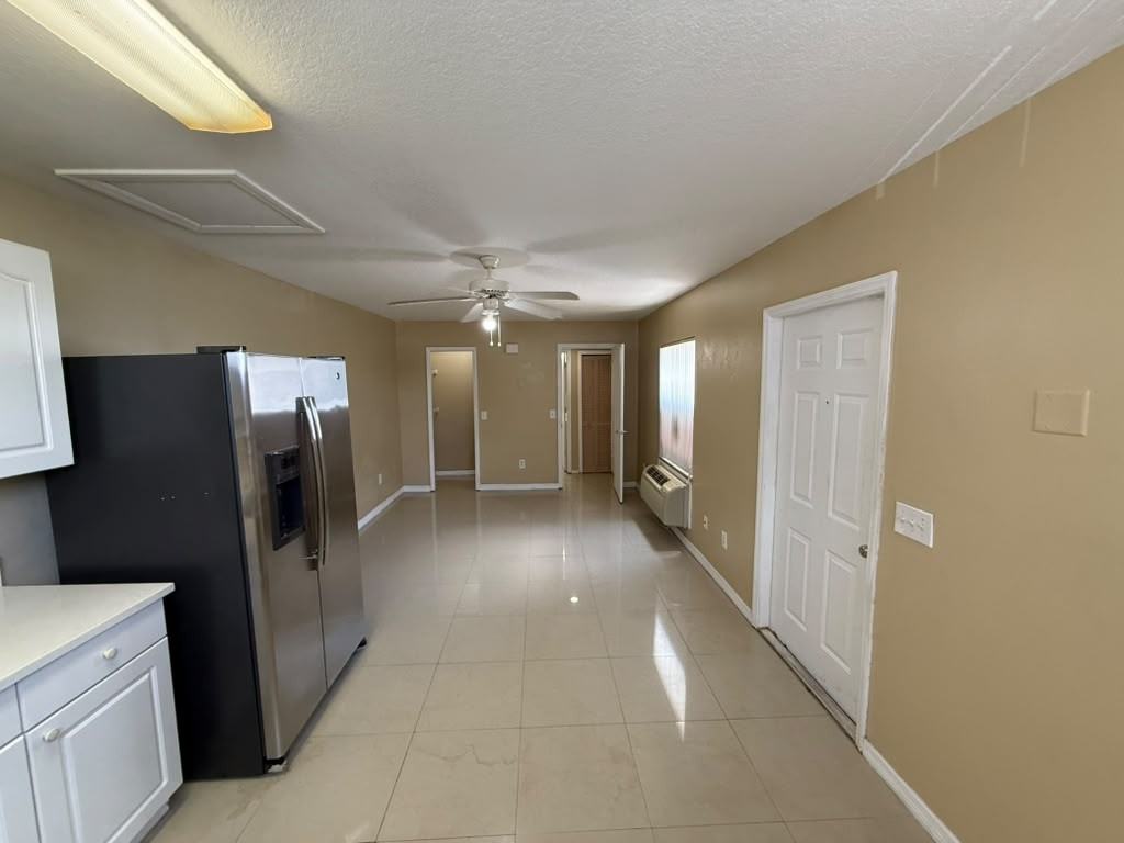 709 Orchid Dr #B - Photo 4 of 30