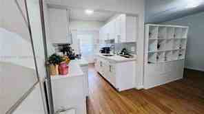 1198 Ne 1st Ct - Photo 3 of 8