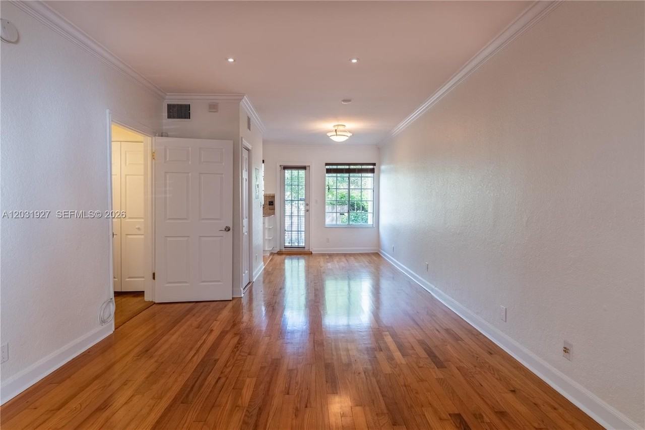 15 Madeira Ave #9