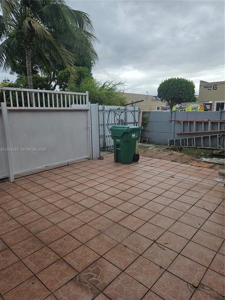 9890 Nw 80th Pl #2122 - Photo 3 of 25